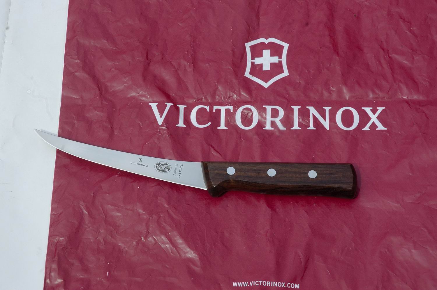pisau-lapah-daging-6-inci-hulu-kayu-victorinox