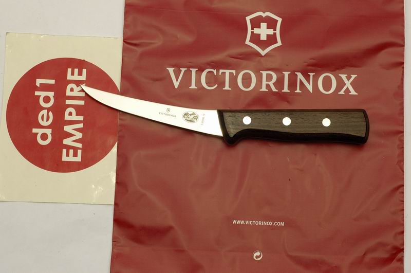 pisau-lapah-daging-4inci-hulu-kayu-victorinox