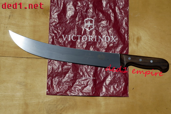 pisau sembelih bengkok Victorinox hulu kayu